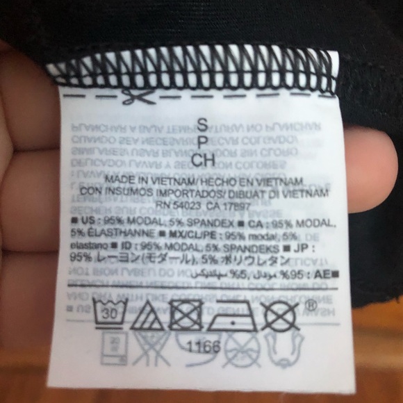 Old navy black tank top in a size s - Picture 4 of 4